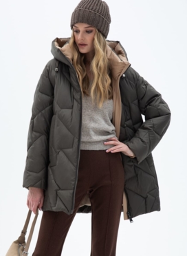 Женский удлиненный пуховик  капюшоном