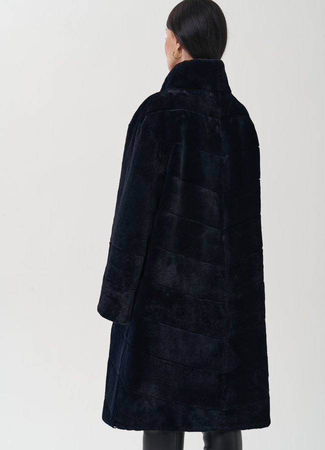 Шуба из меха кролика черного цвета модель № 25331 универмаг малина