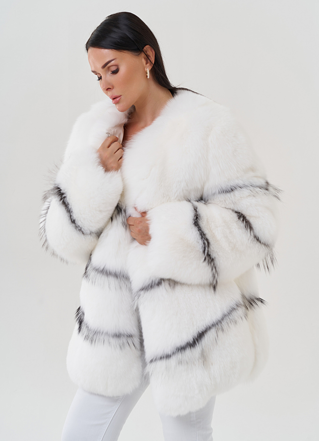 Шуба из меха лисы белого цвета модель № 27615 универмаг малина