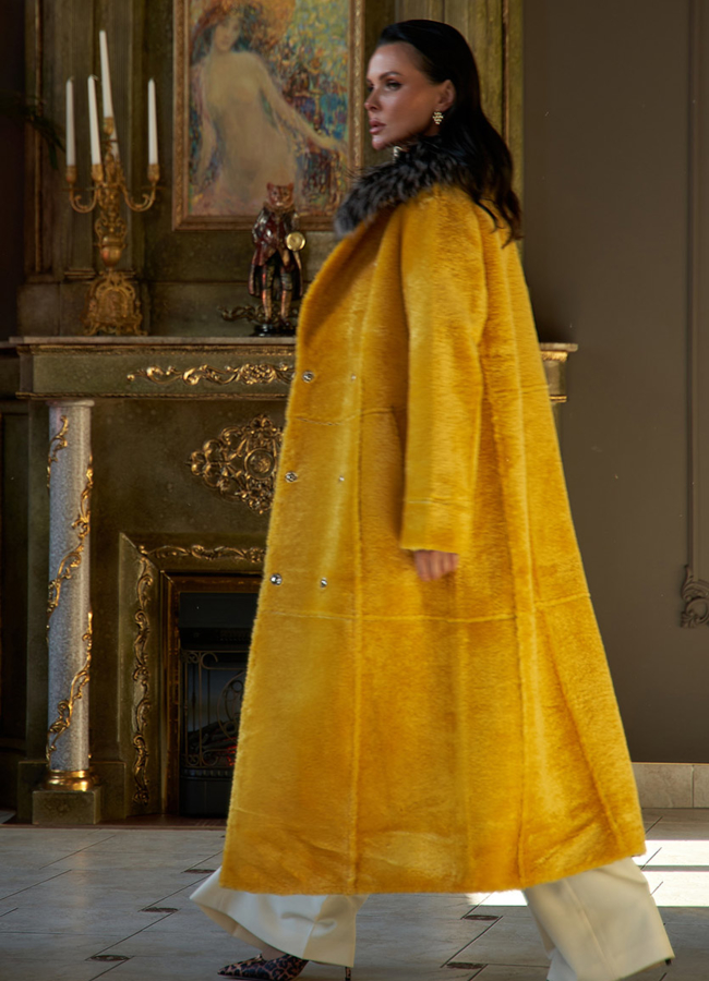 Двухсторонняя эко дубленка с мехом енота модель № 28561 универмаг малина