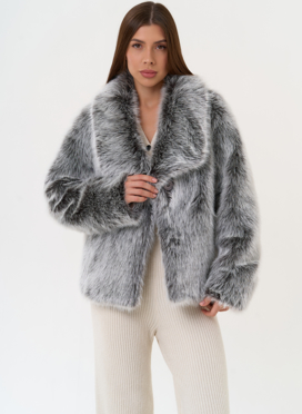 Женская короткая шуба из эко меха с воротником Женская короткая шуба из эко меха с воротником