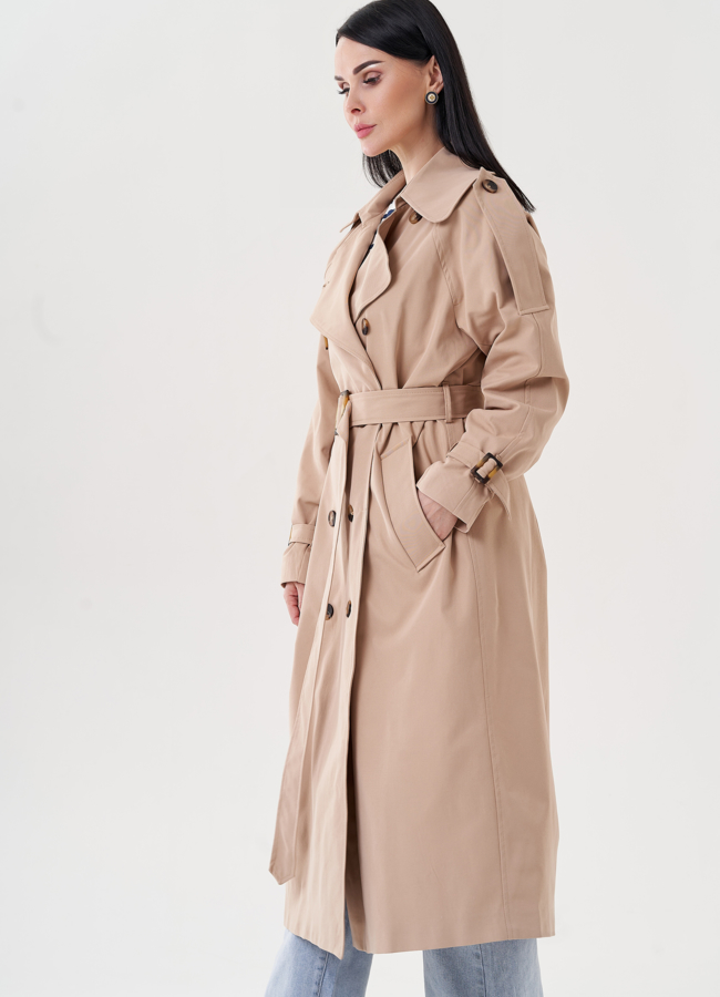 Плащ женский бежевого цвета с поясом   модель № 24475 в рассрочку
