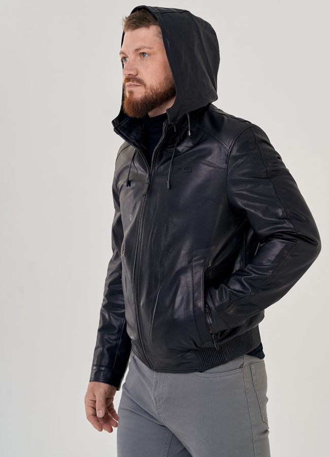 Кожаная куртка с капюшоном черного цвета  модель № 23140 универмаг малина