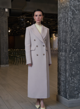 Длинное женское пальто с английским воротником