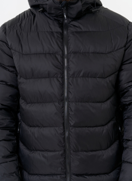 Мужской пуховик черного цвета