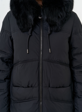 Женский пуховик с капюшоном из меха песца