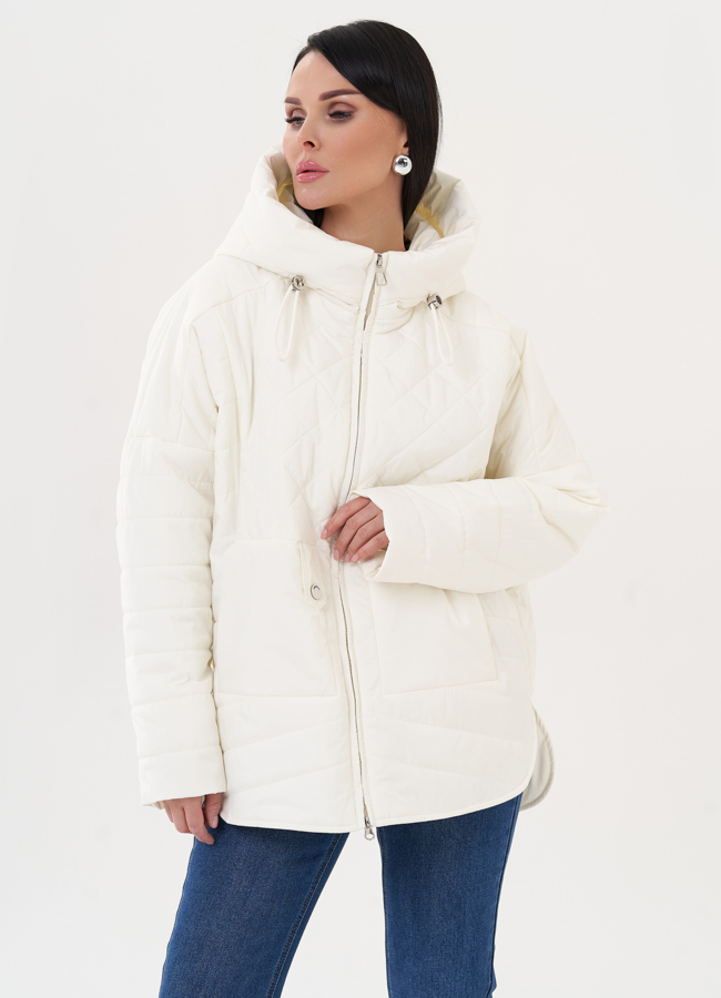 Светлая куртка с капюшоном модель № 26978 в кредит