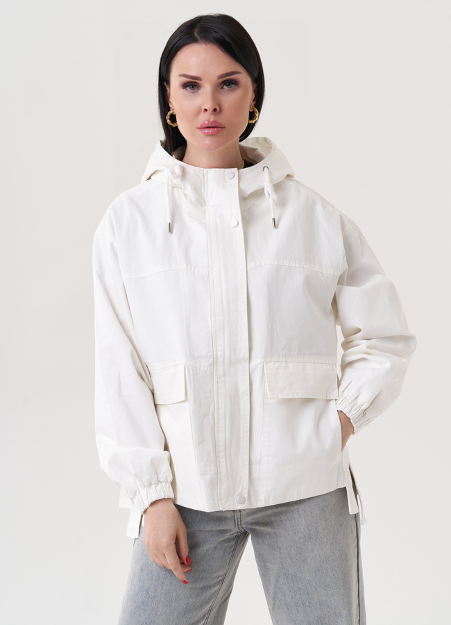 Ветровка белого цвета с капюшоном модель № K2309 меха малина