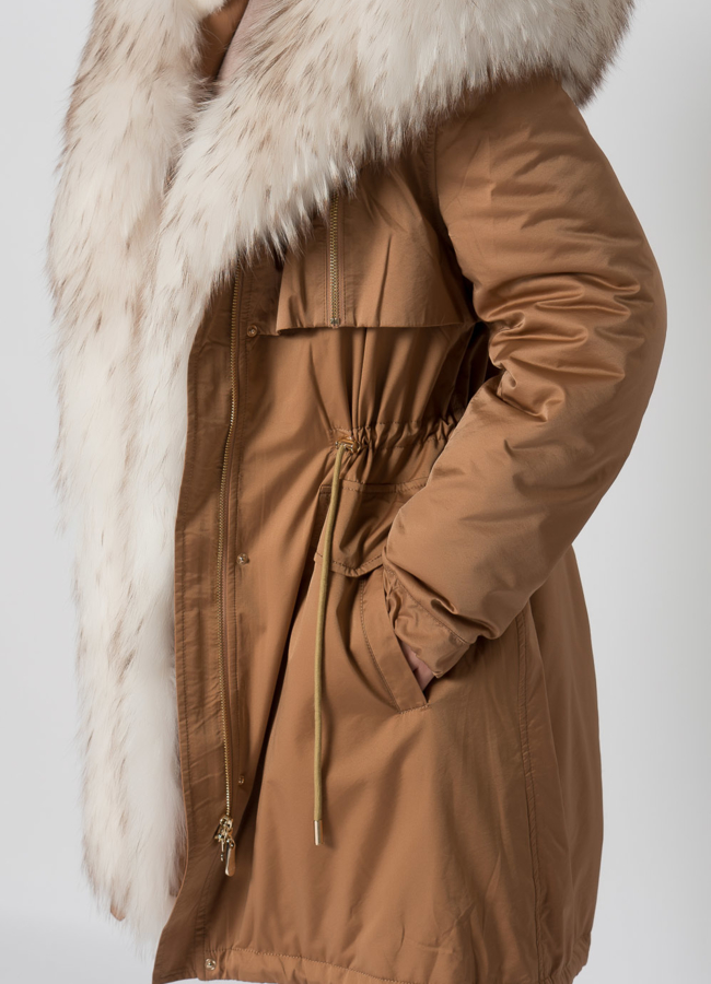 Женская парка с енотом  модель № 19015 в рассрочку