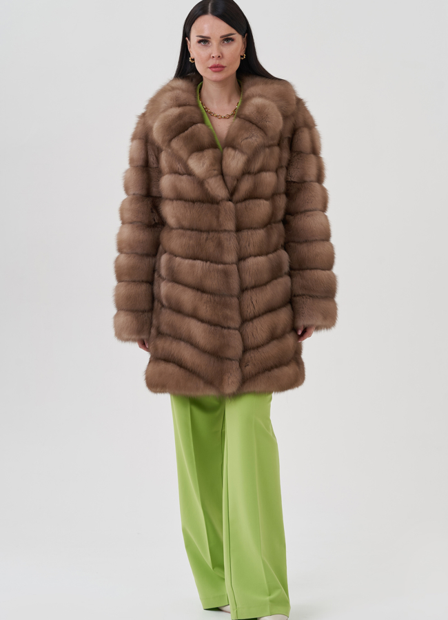 Шуба из куницы с английским воротником  модель № 24642 универмаг малина