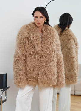 Женская шуба из меха ламы Женская шуба из меха ламы