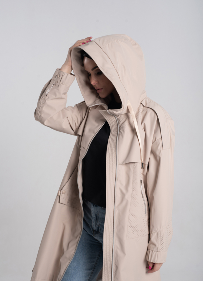 Плащ женский бежевого цвета  модель № 24480 в рассрочку