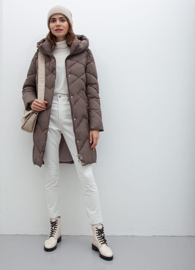 Пуховик женский бежевого цвета модель № 21048 универмаг малина