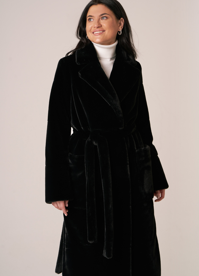 Шуба из искусственного меха черного цвета модель № 12758 меха малина