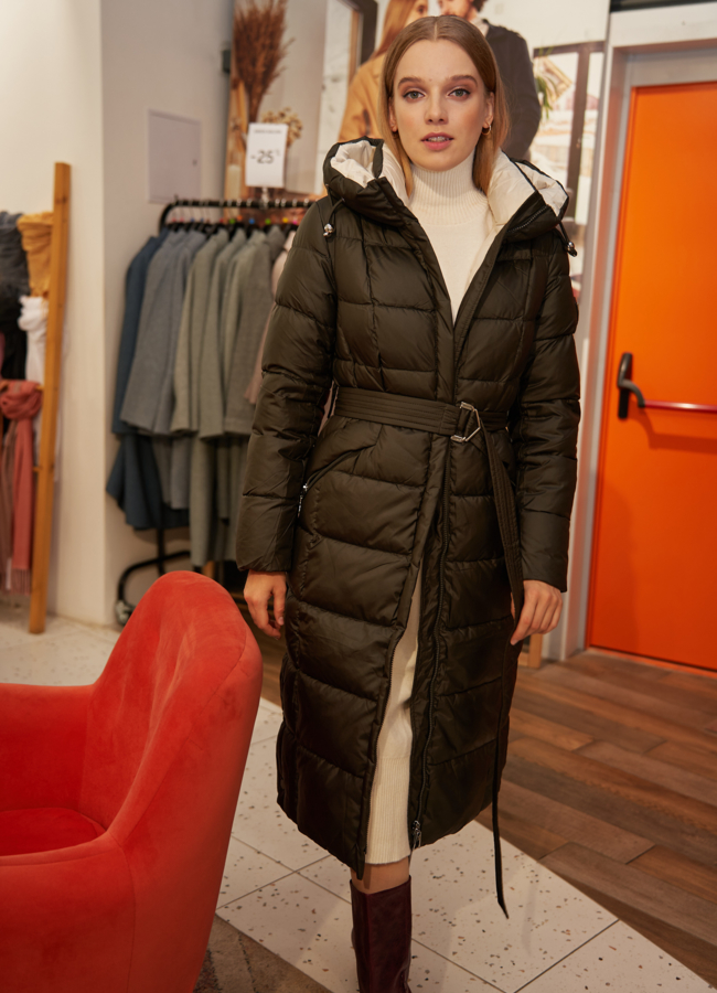 Женский пуховик с капюшоном  модель № 79142 меха малина