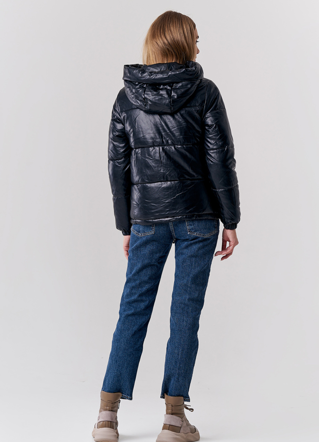Куртка из эко кожи в черном цвете с капюшоном модель № 21850 в кредит