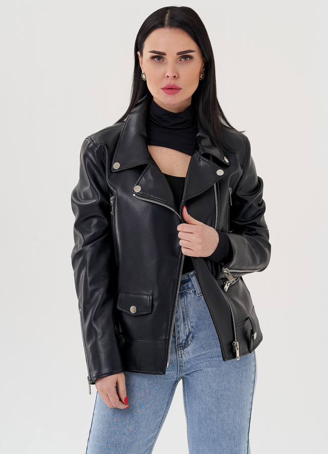 Куртка косуха из эко кожи черного цвета  модель № 24218 меха малина