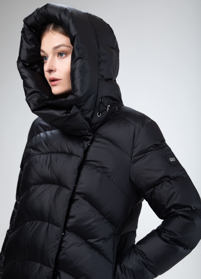 Женский пуховик с капюшоном  модель № 25800 универмаг малина