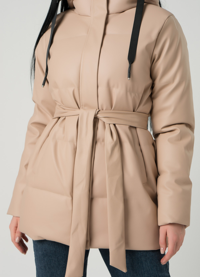 Утепленная женская куртка из эко кожи с капюшоном модель № 22320 в рассрочку