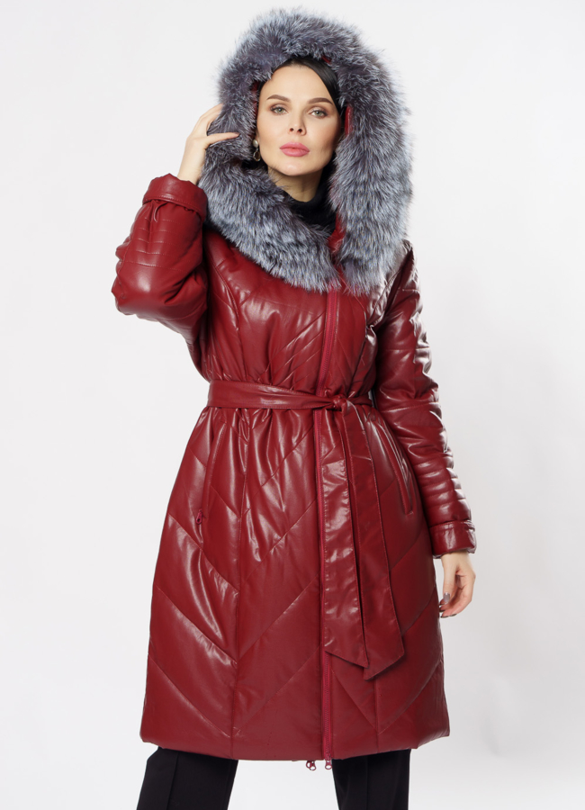 Пуховик из эко кожи красного цвета с поясом модель № 18259 универмаг малина