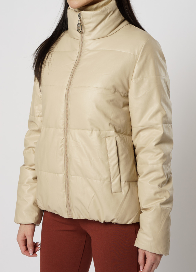 Женская куртка из эко кожи бежевого цвета модель № 5031 универмаг малина