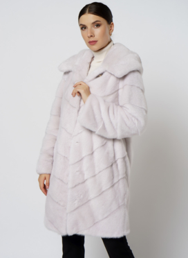 Светлая норковая шуба с капюшоном