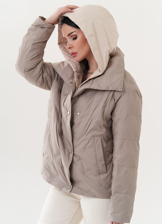 Светлая куртка со съемным капюшоном модель № 26739 универмаг малина