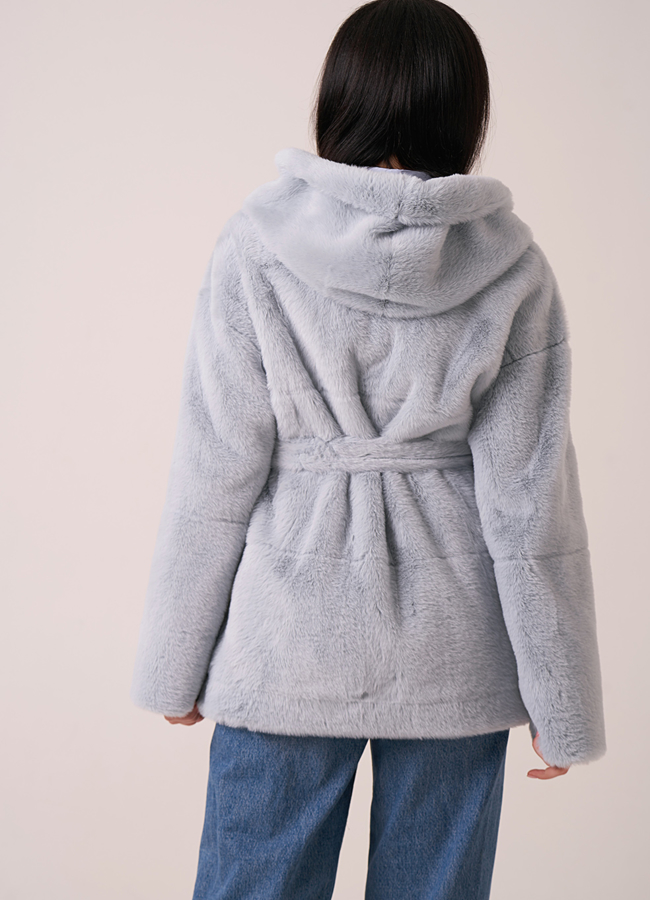 фото Укороченная двусторонняя шуба из искусственного меха с капюшоном  модель № 18395