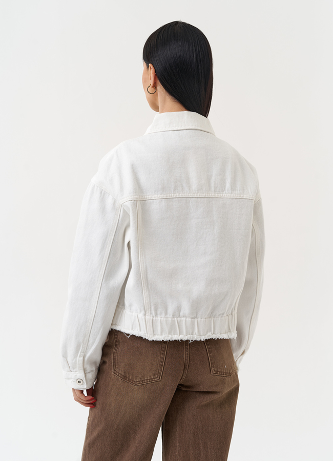 фото Женская джинсовая куртка белого цвета модель № 30435 фото Женская джинсовая куртка белого цвета модель № 30435