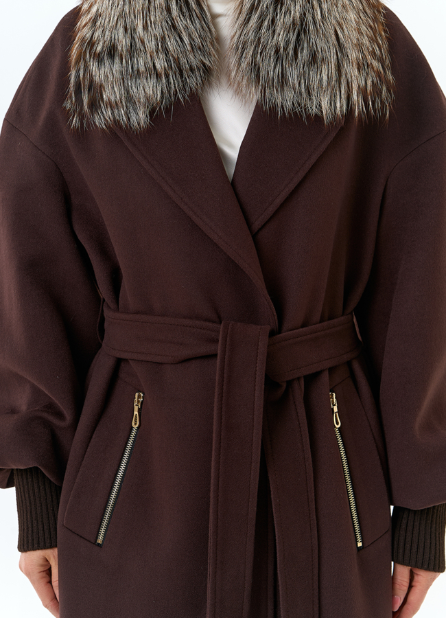 Женское длинное пальто с отделкой из меха лисы модель № 32857 универмаг малина
