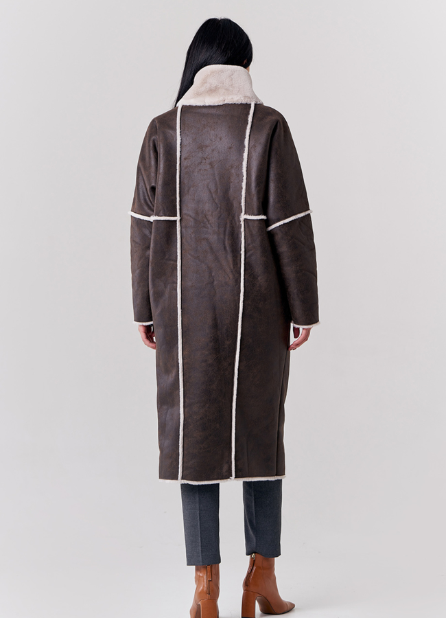 фото Удлиненная эко дубленка коричневого цвета модель № 21162