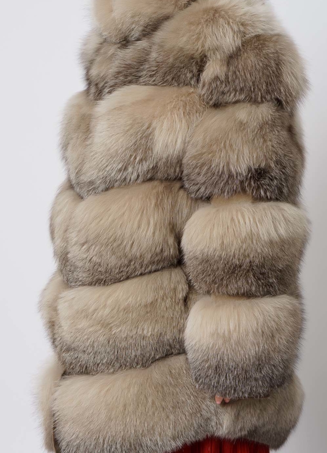 Шуба из лисы с воротником стойкой модель № 21729 универмаг малина