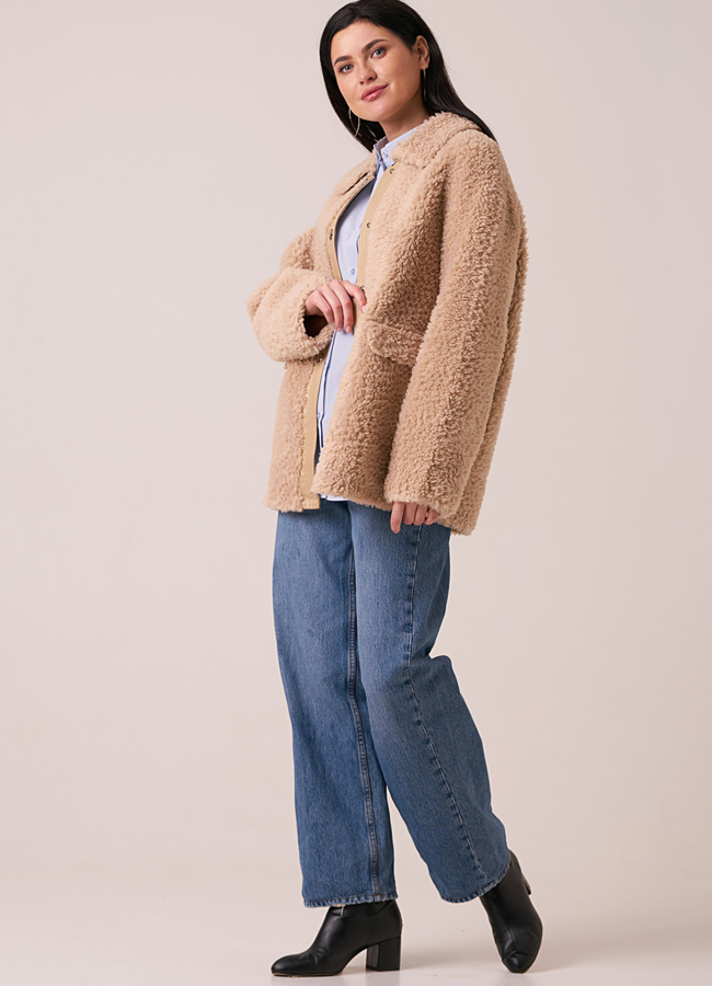 Укороченная шуба из эко меха на кнопках в бежевом цвете модель № 12009 универмаг малина