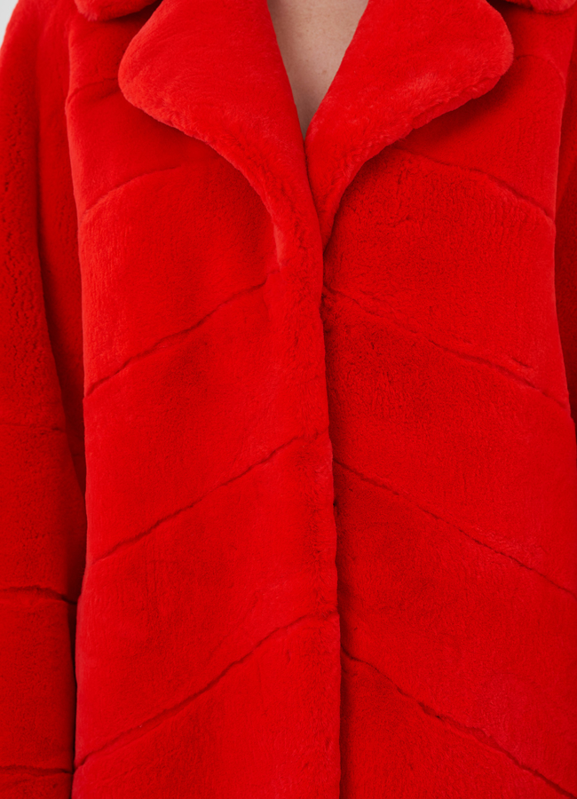 Красная шуба из кролика модель № 24798 в рассрочку