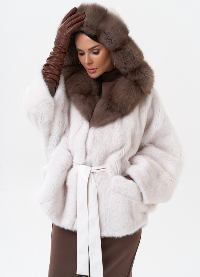 фото Короткая норковая шуба с капюшоном из меха куницы модель № 29263