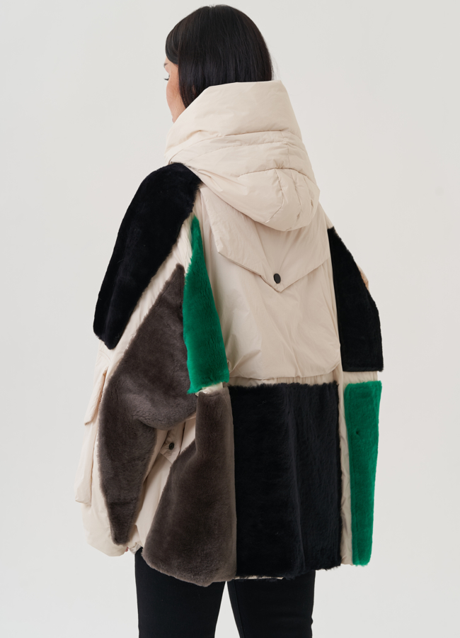 Женский пуховик белого цвета с капюшоном модель № 25478 универмаг малина