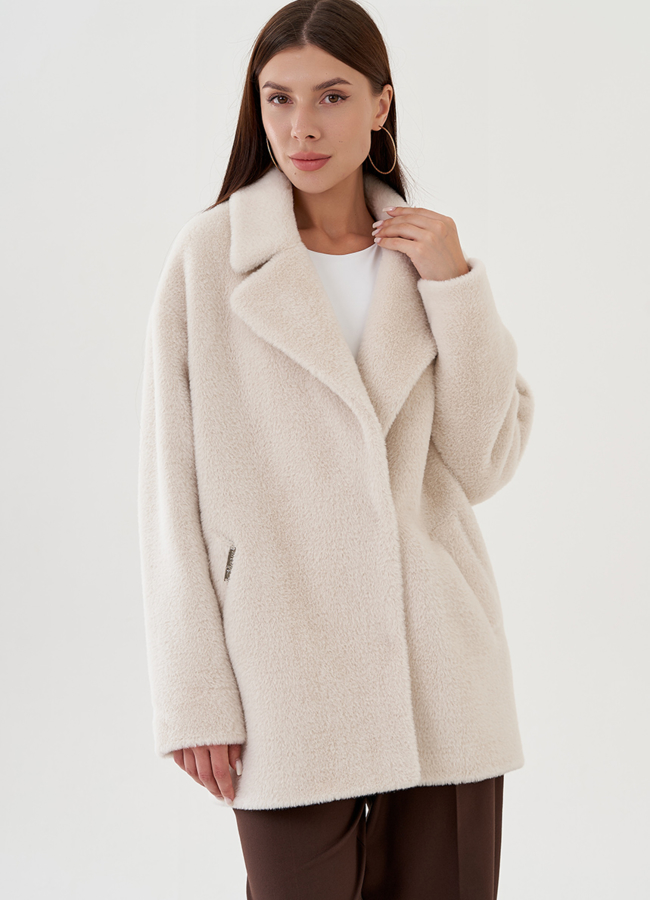 Женское полупальто в светлом цвете с английским воротником модель № 80654 меха малина