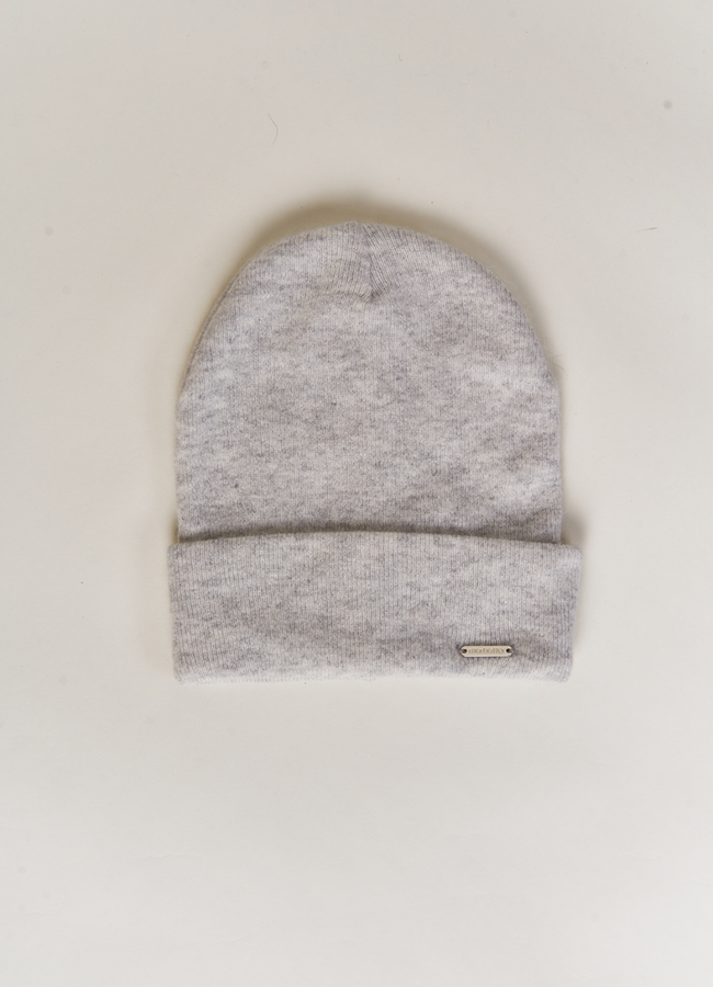 Серая женская шапка модель № 9361 в кредит