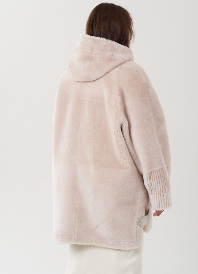 Двухсторонняя женская дубленка с капюшоном модель № 82467 универмаг малина