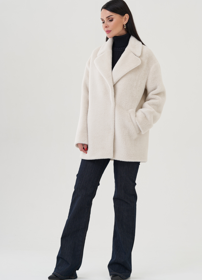 фото Женское полупальто бежевого цвета с английским воротником модель № 24408