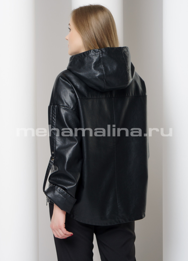 Куртка черного цвета с капюшоном на молнии модель № 582 в рассрочку