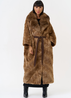 Женская шуба из меха норки с воротником их меха песца Женская шуба из меха норки с воротником их меха песца