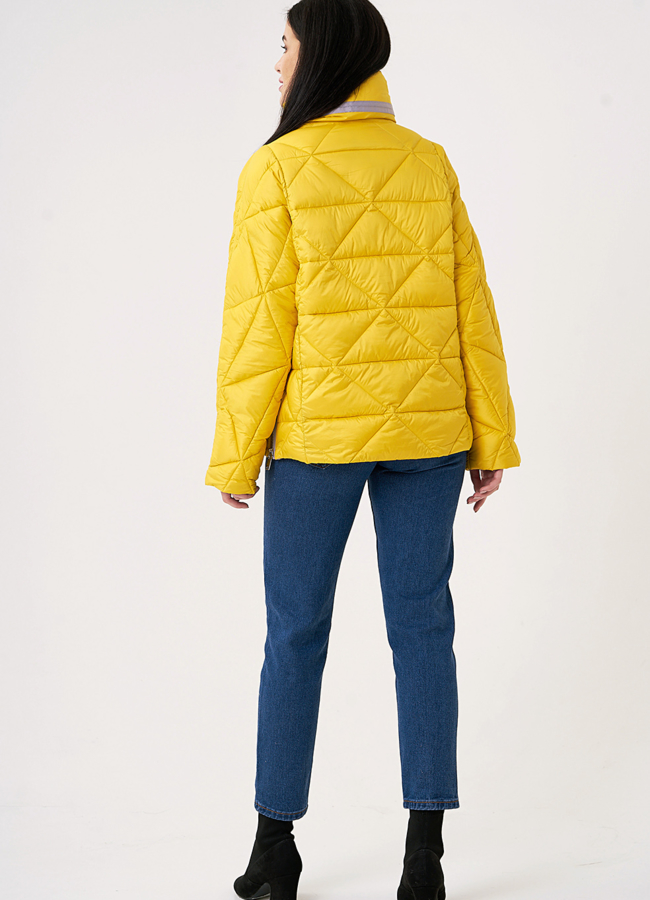 Желтый пуховик укороченный на молнии модель № 110134 в рассрочку