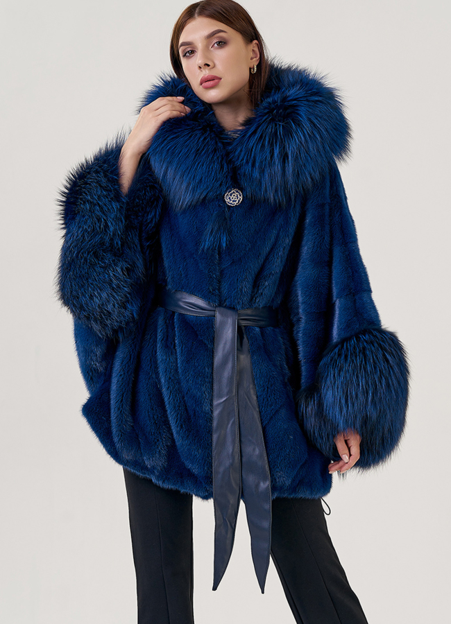 Синяя шуба оверсайз модель № 19443 меха малина