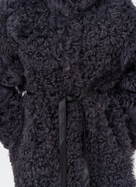 Женская двухсторонняя дубленка с декоративным поясом Женская двухсторонняя дубленка с декоративным поясом