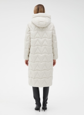 Женский светлый пуховик