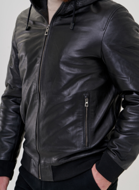 Мужская кожаная куртка с капюшоном 