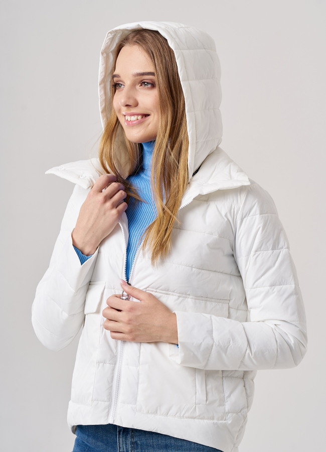 Укороченная женская куртка белого цвета модель № 9065 универмаг малина