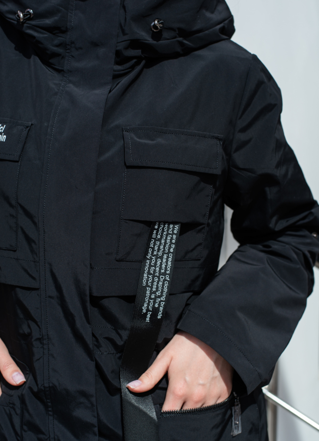 Парка женская черного цвета с капюшоном  модель № 22888 в рассрочку