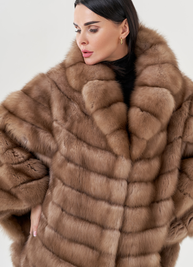 Шуба из куницы с английским воротником  модель № 79561 универмаг малина